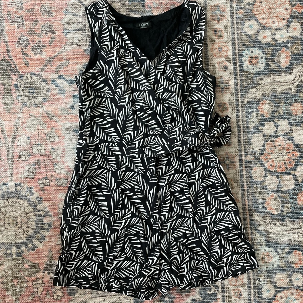 Tropical Black and White Ann Taylor Loft Romper - Size 2 Petite